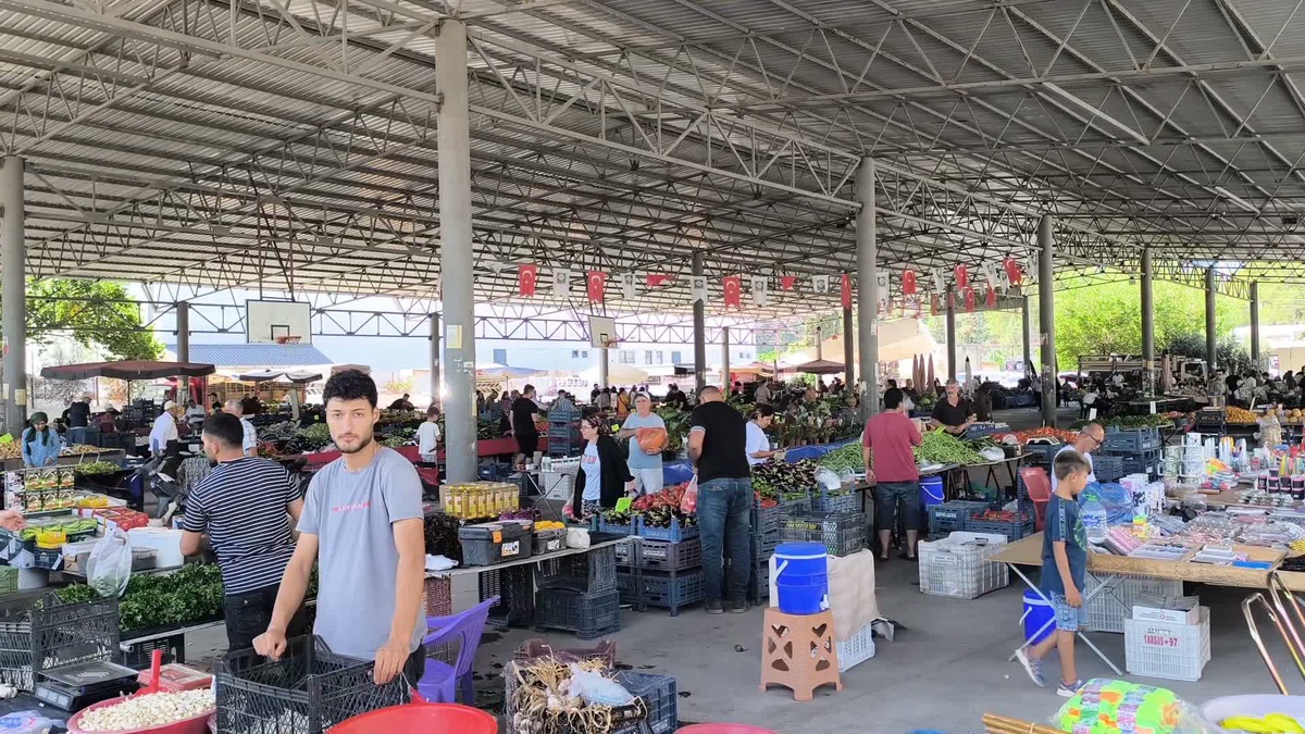 İYİ Parti Osmaniye İl Başkanı Kılıç\'a dert yanan esnaf: "Ekonomi gitti, insanlar öldü, kefenleyip gömecek adam lazım"