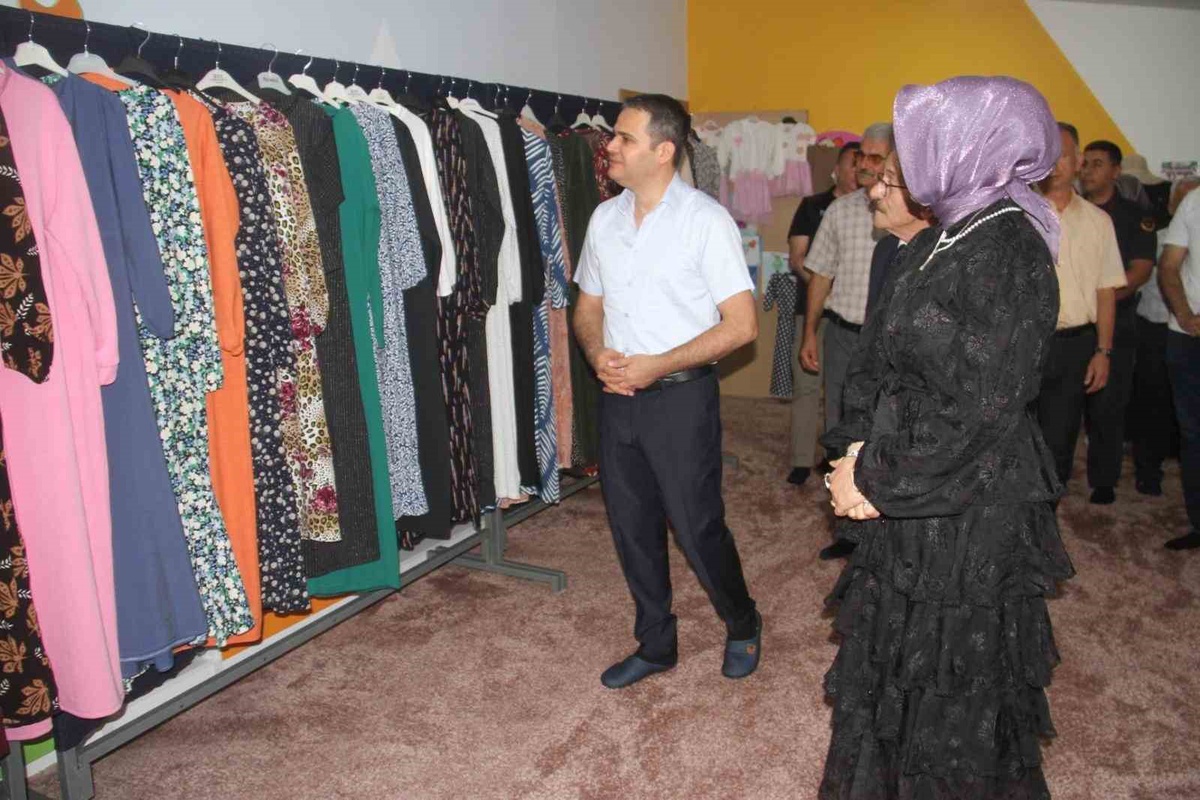 Beyşehir\'de Kadın Kursiyerlerin Sergisi