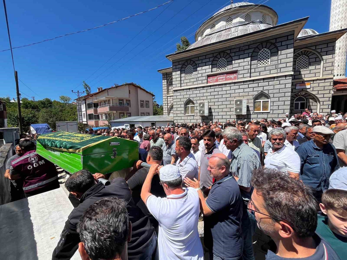 Kazada ölen tır sürücüsü toprağa verildi