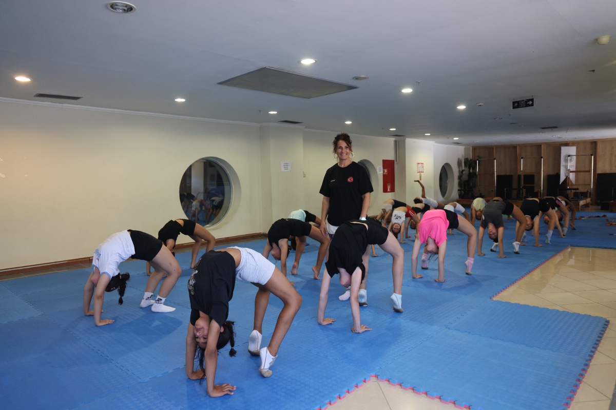 Marmaris\'te ücretsiz yaz kursları "17 branşta" devam ediyor