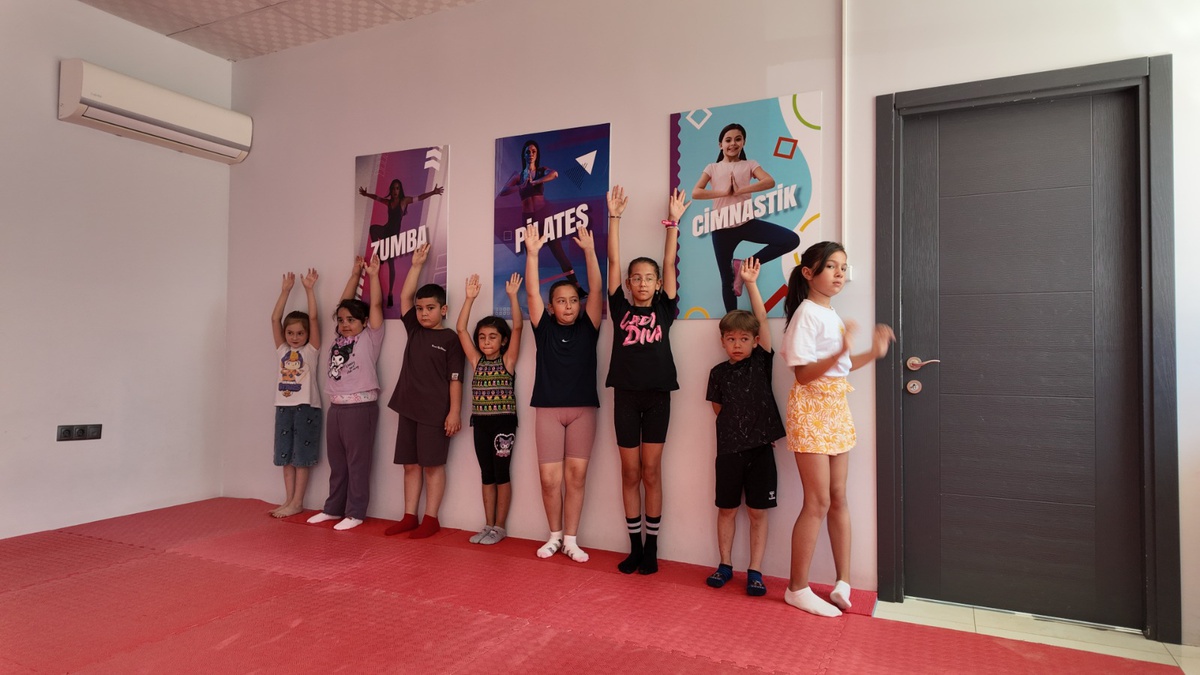 Merkezefendi\'de minik cimnastikçiler yazı sporla geçiriyor