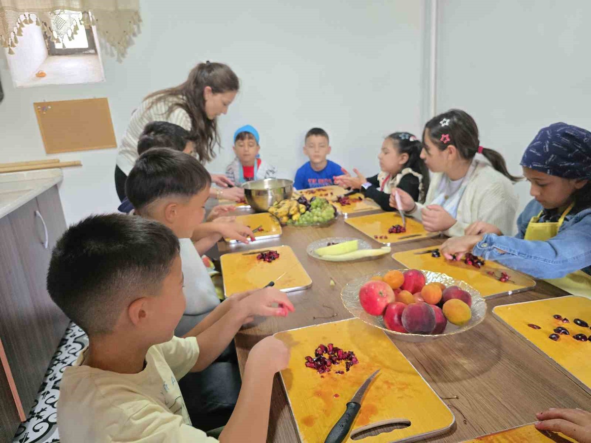 Mutfak atölyesinde çocuklar hem eğlendi hem öğrendi