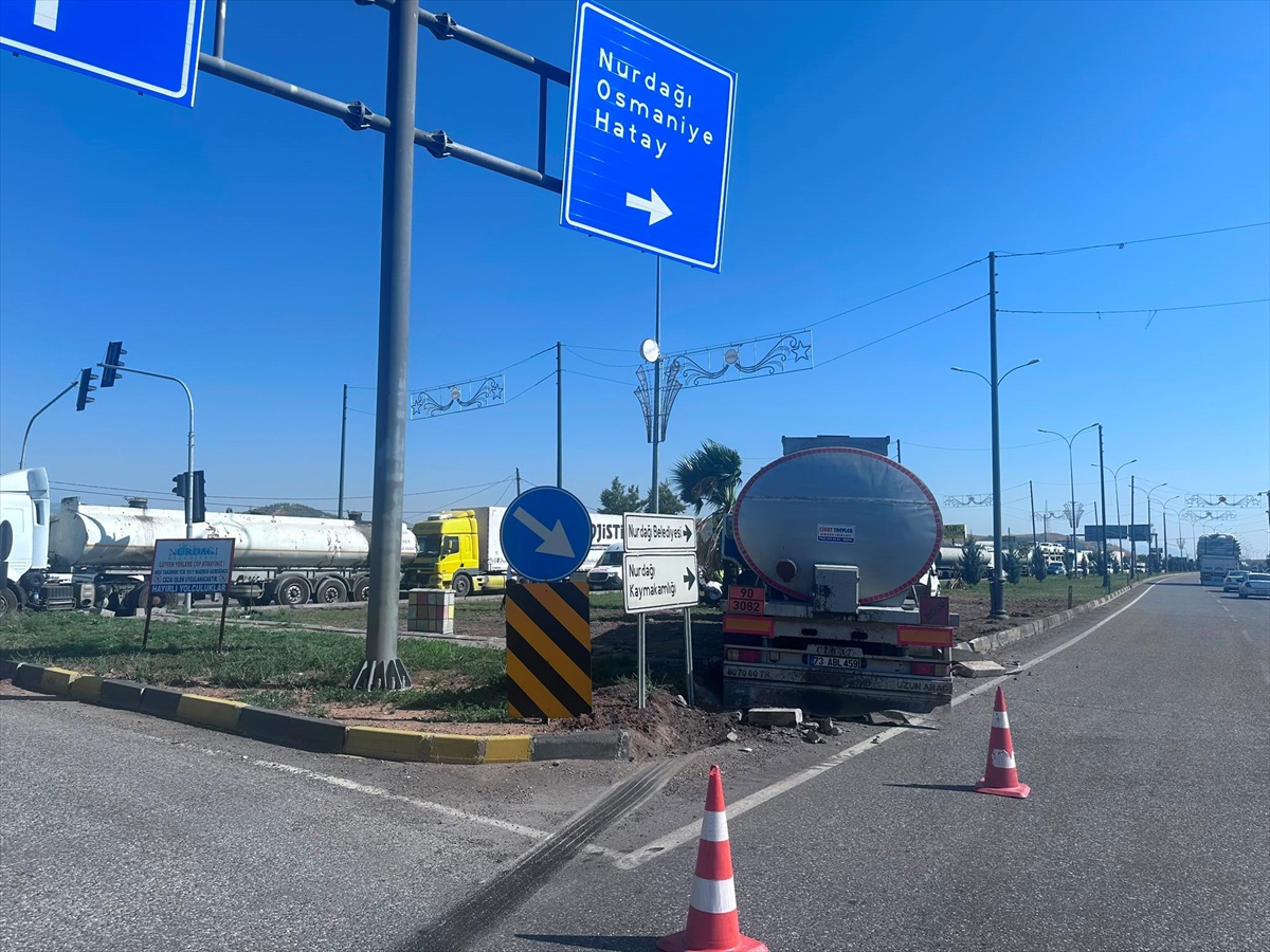 Gaziantep\'te Tankerle Araç Çarpıştı: 1 Yaralı