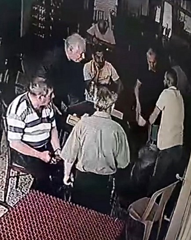 Ölümden döndü, bakın ilk ne yaptı