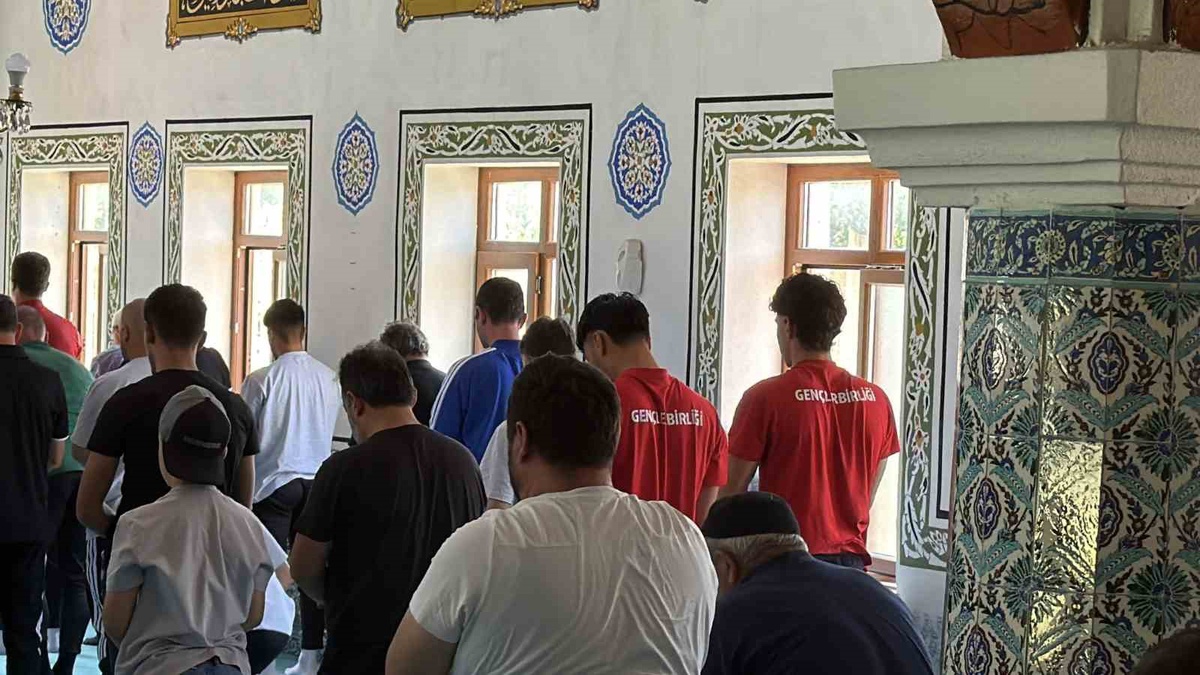Süper Lig Takımları Cuma Namazında Buluştu