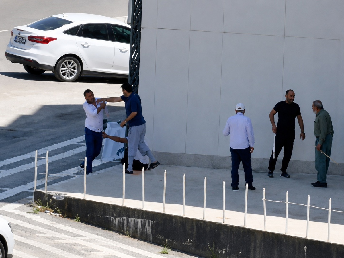 Şanlıurfa\'da Kardeşler Arasında Taşlı Kavga