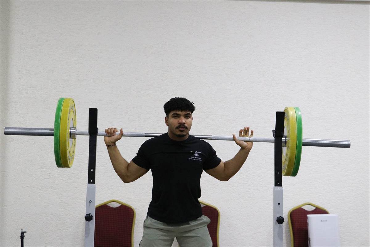 Suudi Arabistan Halter Takımı Sakarya\'da Kamp Yapıyor