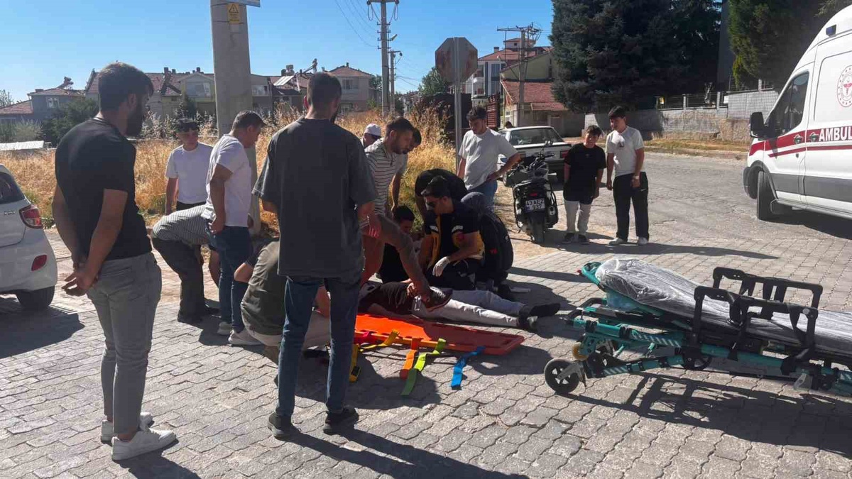 Tavşanlı’da otomobil ile motosiklet çarpıştı: 2 yaralı