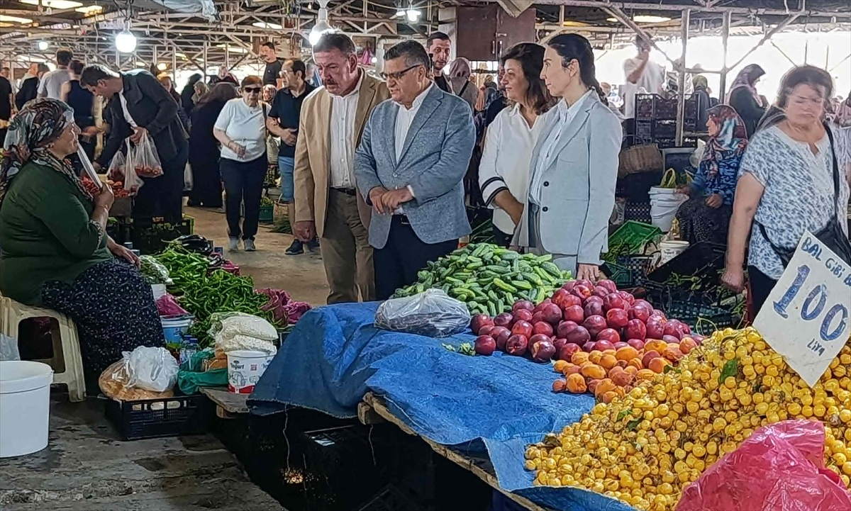 Vali Özarslan, Gerze Cuma Pazarını Ziyaret Etti