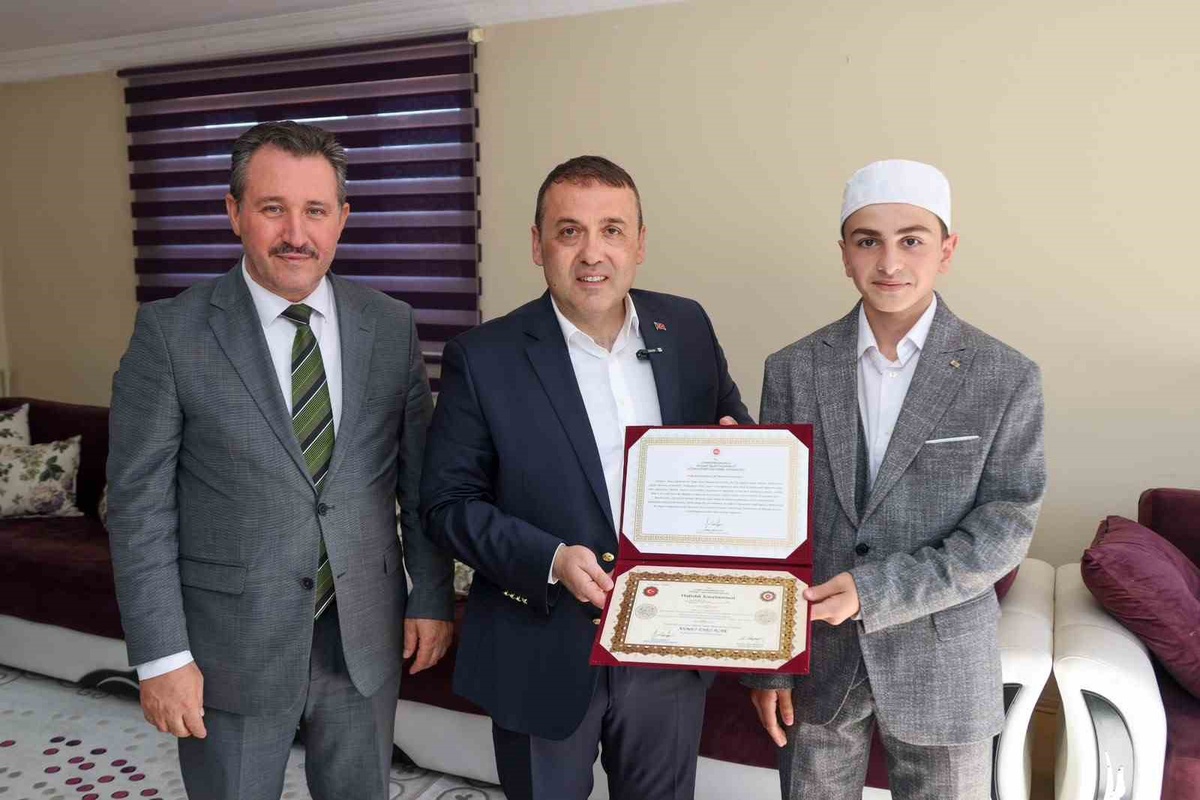 Vali Sözer, Hafız Adaylarıyla Buluştu