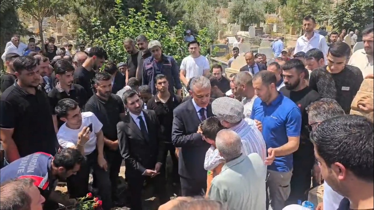 Anız Yangınında İtfaiyeci Hayatını Kaybetti