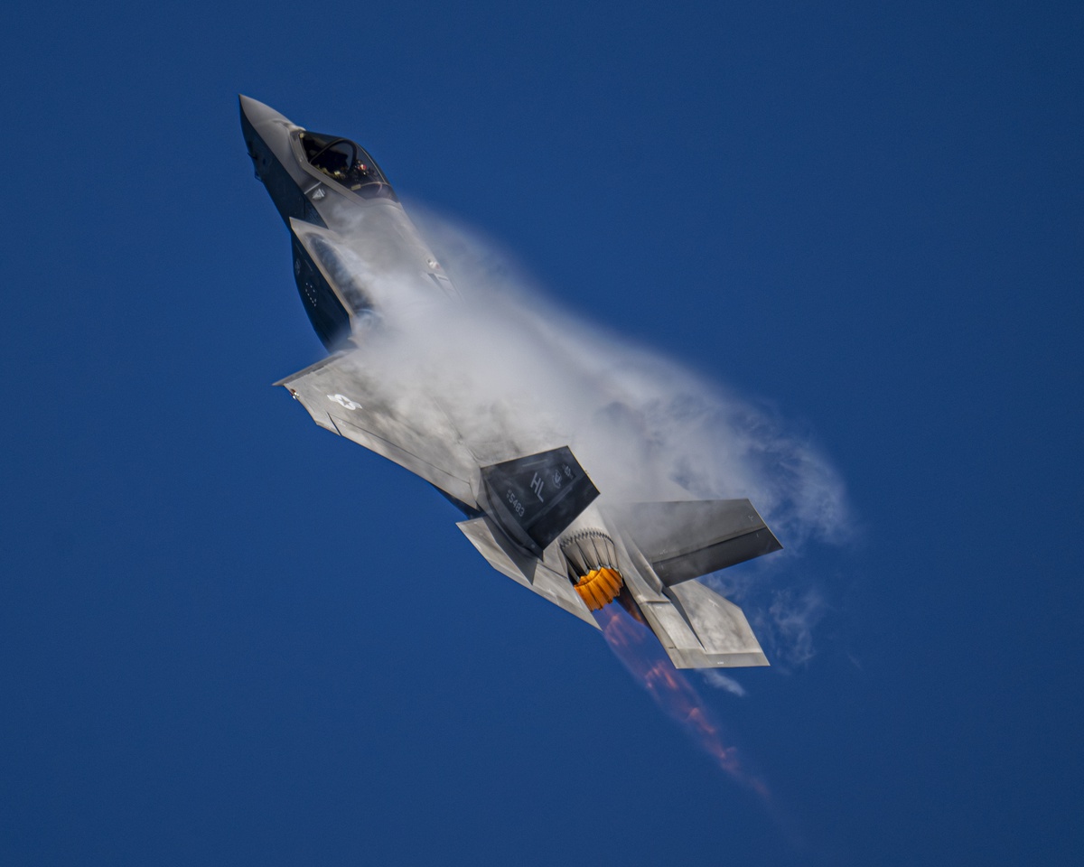 F-35B Uçağı California\'da Düştü