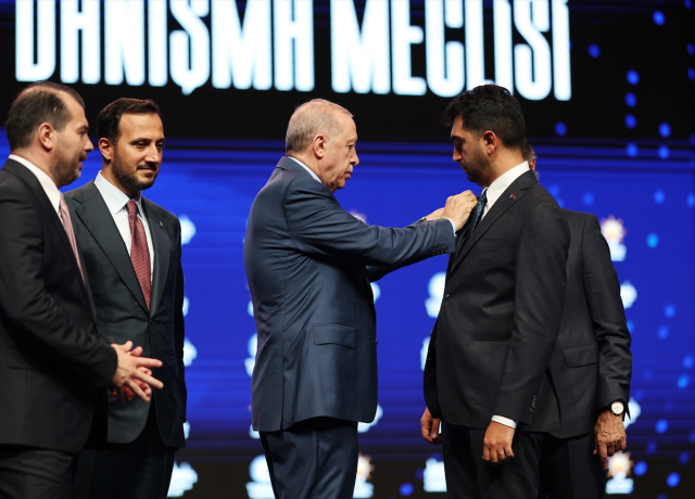 AK Parti’ye geçen Tuzla Belediye Başkanı Eren Ali Bingöl’den dikkat çeken veda