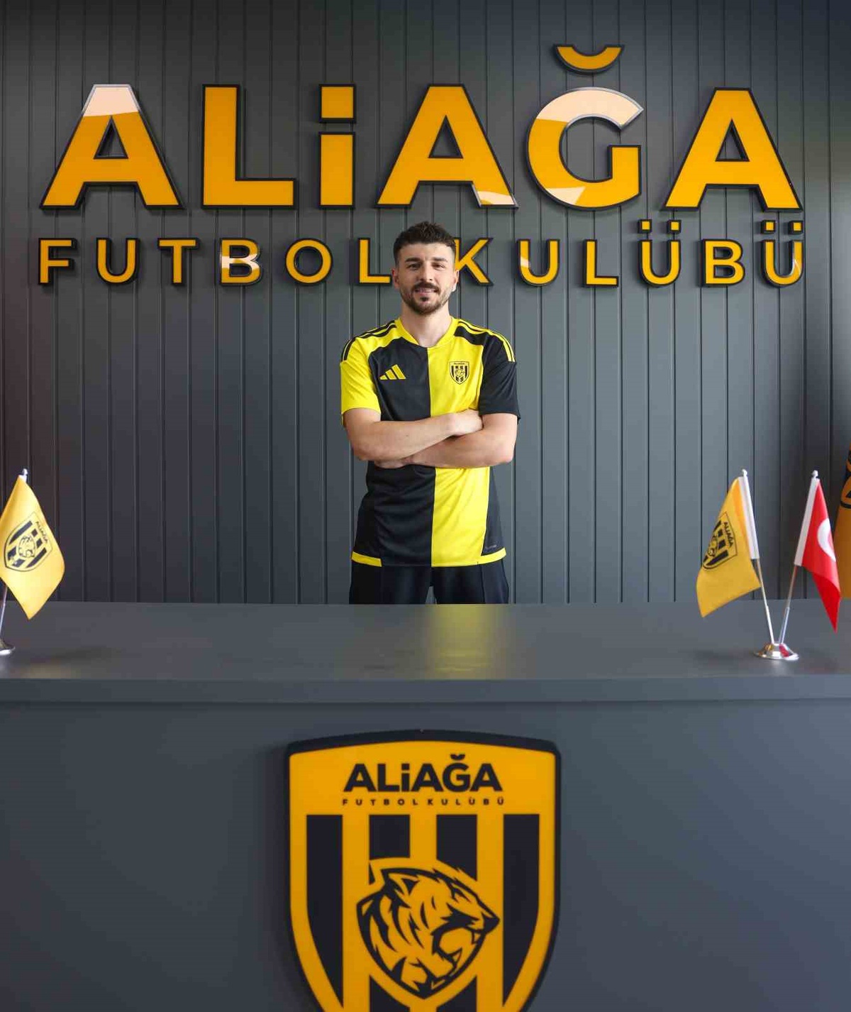 Aliağa FK, Altar Han'ı Kiraladı