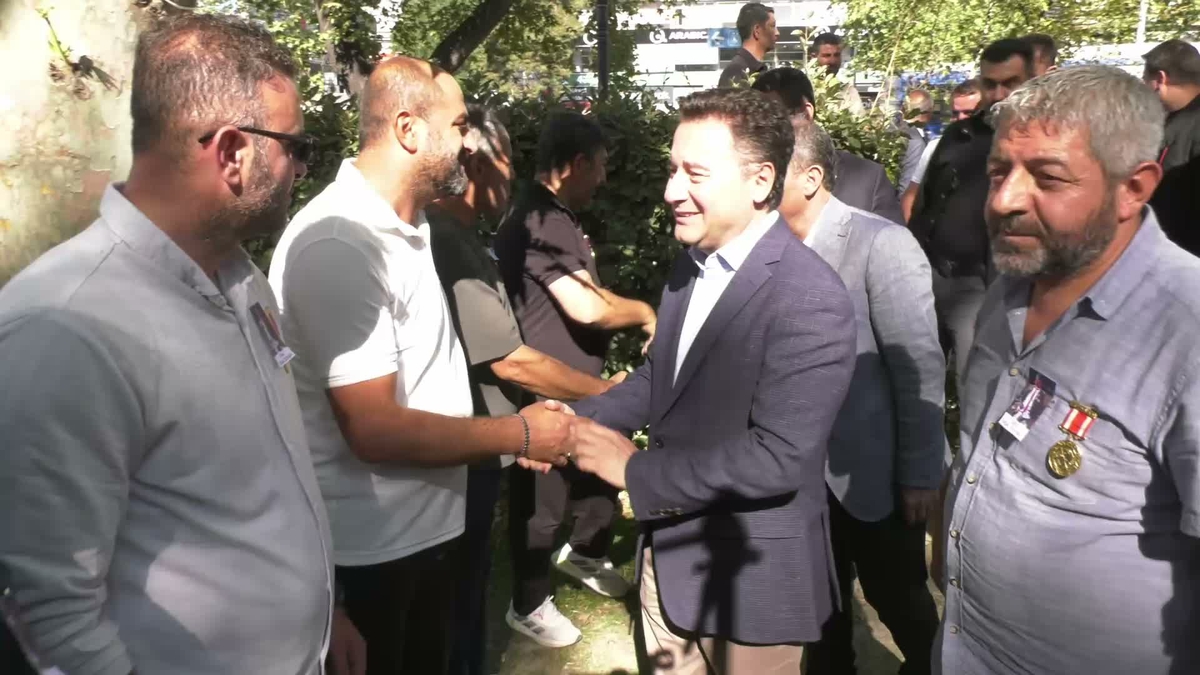 Babacan\'dan oturma eylemindeki şehit aileleri ve gazilere destek: Eğer bütçe tarafı gerekçe gösterilerek bir şey yapılmıyorsa, külahımıza anlatsınlar