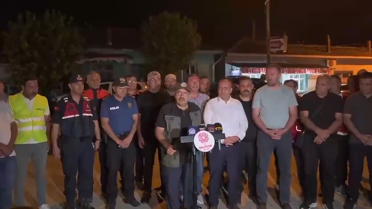 Balıkesir\'deki Orman Yangını 450 Hektar Alanda Etkili