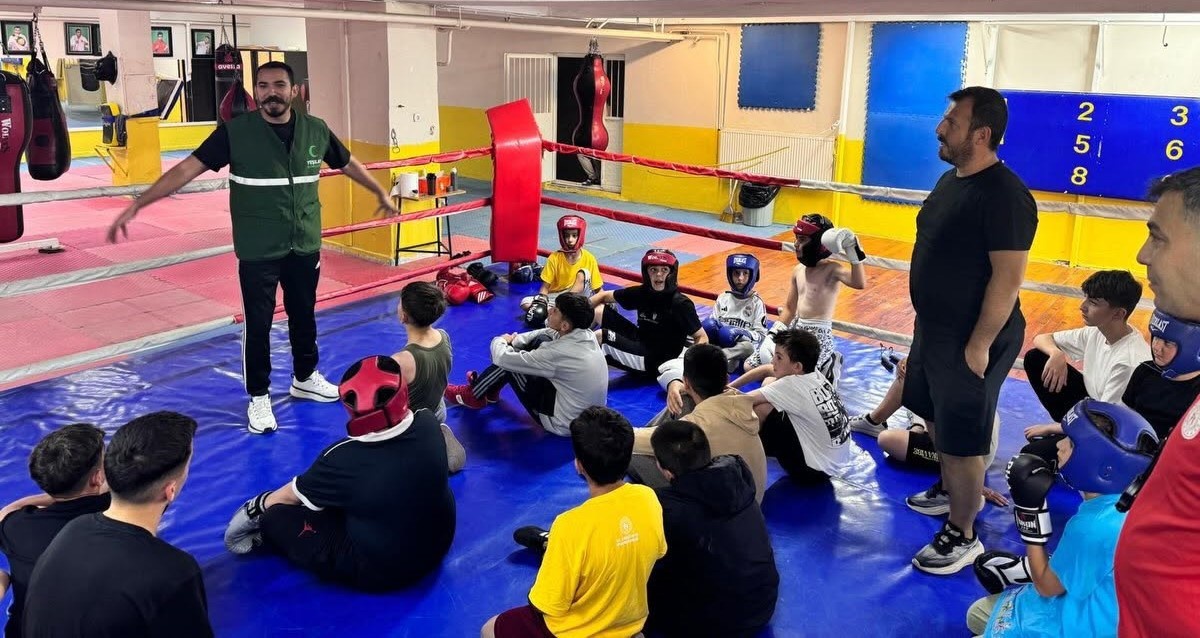 Bayburt\'ta Boks Sporcularına Bağımlılıkla Mücadele Eğitimi