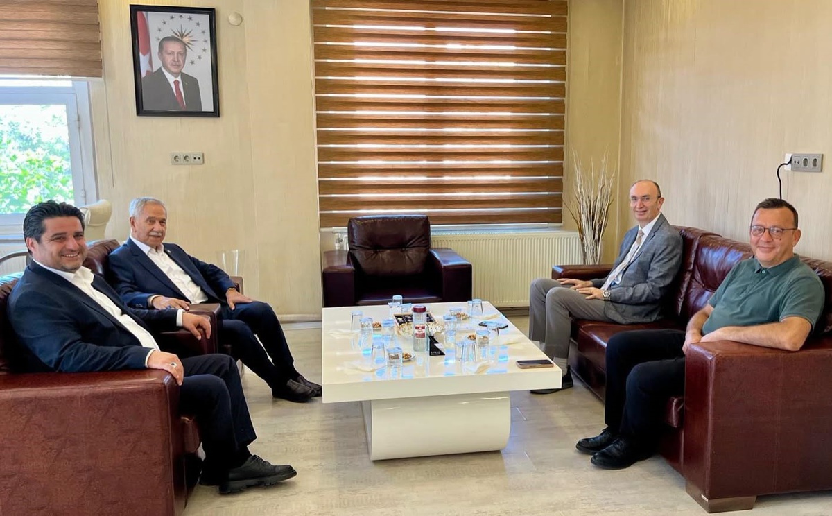 Arınç\'tan Yazar\'a Ziyaret