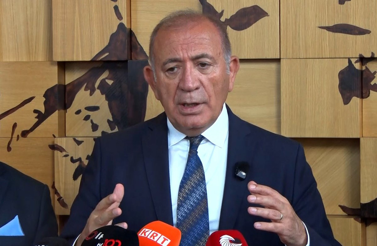 CHP\'de Rozet Töreni ve Arınma Mesajı