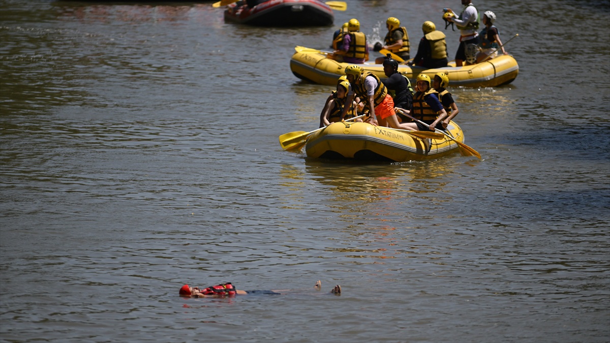 Düzce\'de Rafting ile Serinleme Yöntemi