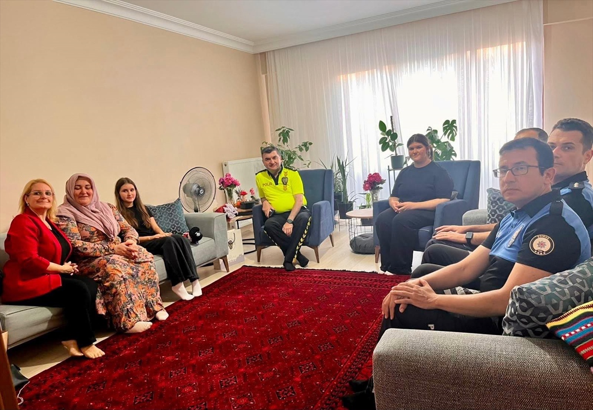 Edirne Emniyet Müdürü Ayhan\'dan şehit polis ailesine ziyaret