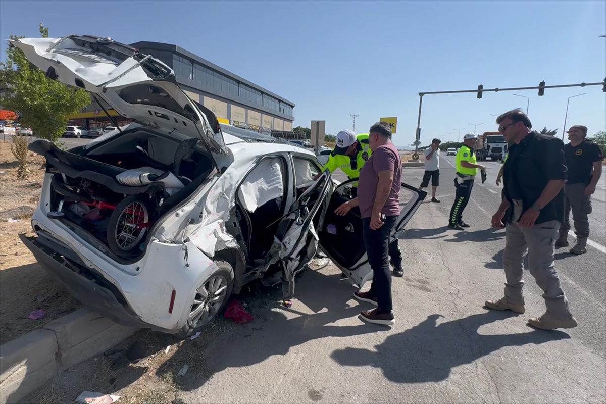 Elazığ\'da Trafik Kazası: 4 Yaralı