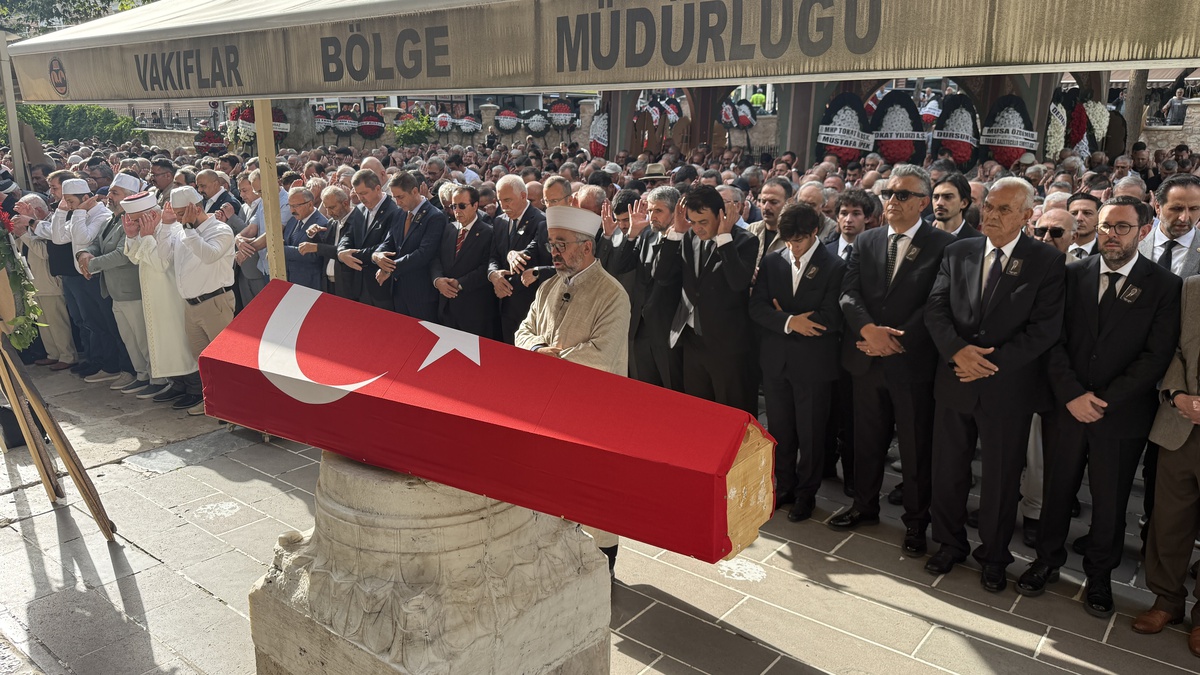 CHP\'li Orhan Ziya Diren Son Yolculuğuna Uğurlandı