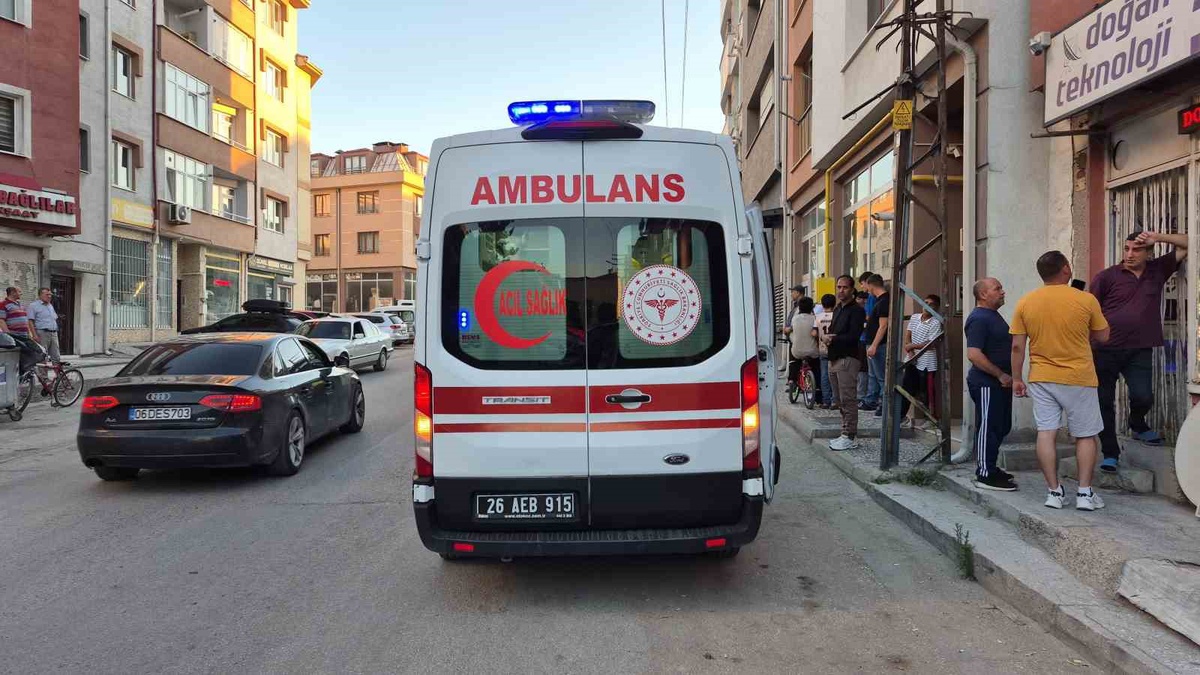 Eskişehir\'de Bisikletli Çocuk Kaza Geçirdi