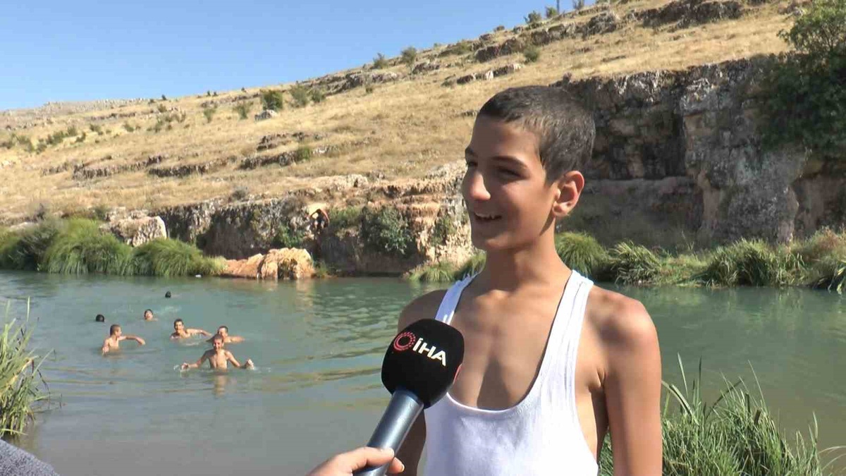 Gaziantep\'te Kavurucu Sıcaklar, Gençleri Suya Yöneltti