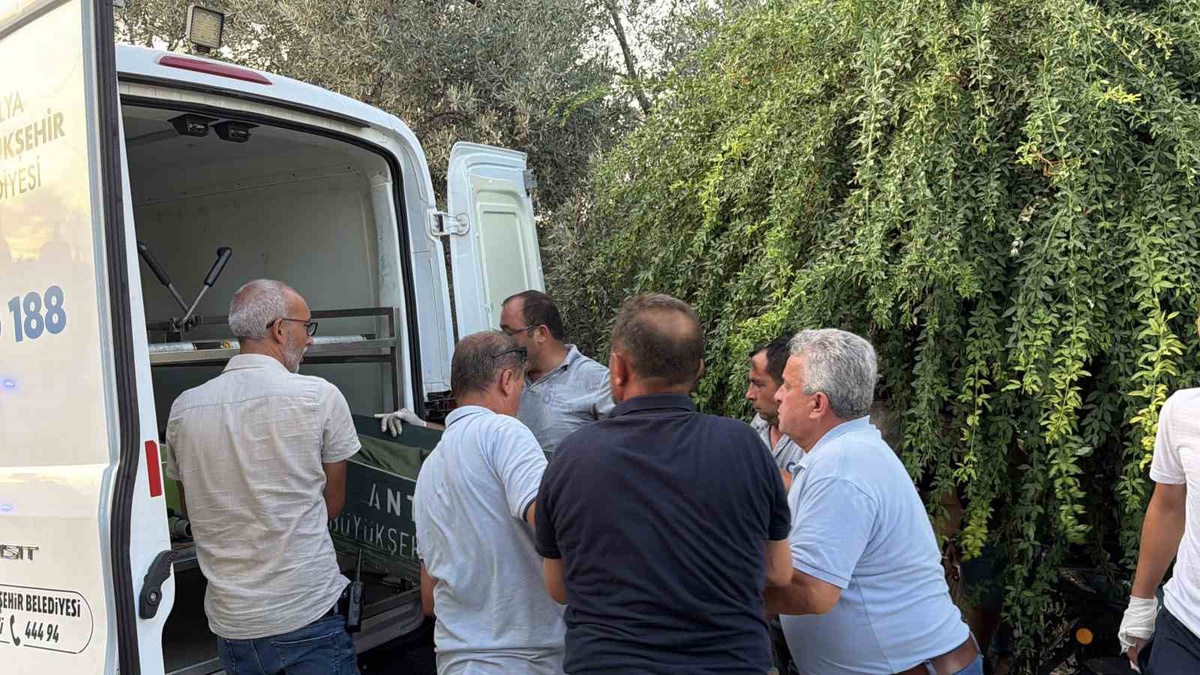 Eve giren komşular korkunç manzarayla karşılaştı