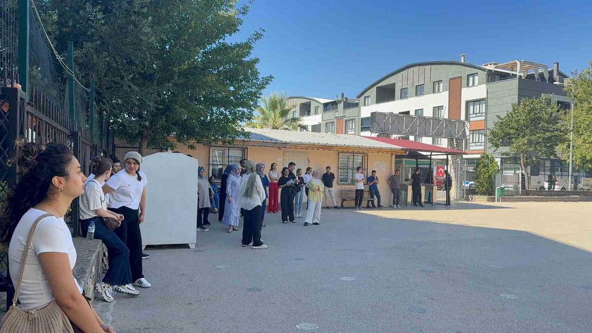 Gemlik\'te Zabıt Katibi Sınavı Yapıldı