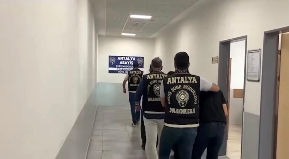22 İl\'de Dolandırıcılık Operasyonu
