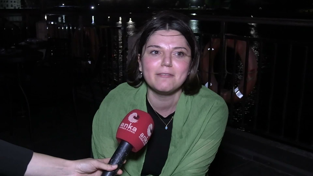 İstanbul Kitapçısı Kadıköy Şubesi\'ndeki açık hava sinema keyfi izleyicilerden tam not aldı