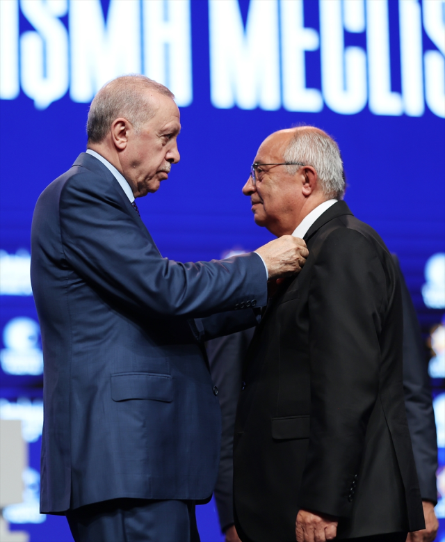 İstanbul'da üç ilçe belediye başkanı AK Parti'ye geçti