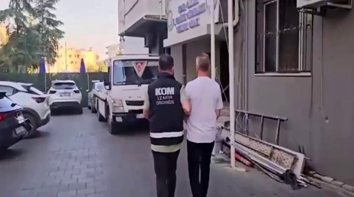 İzmir\'de Suç Örgütü Propagandası Yapan 3 Kişi Tutuklandı