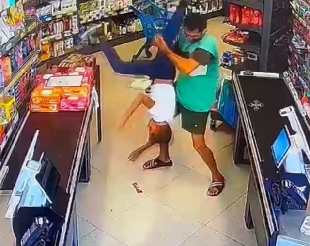 Markette 9 yaşındaki çocuğu öldüresiye döven cani tutuklandı! Savunması pes dedirtti