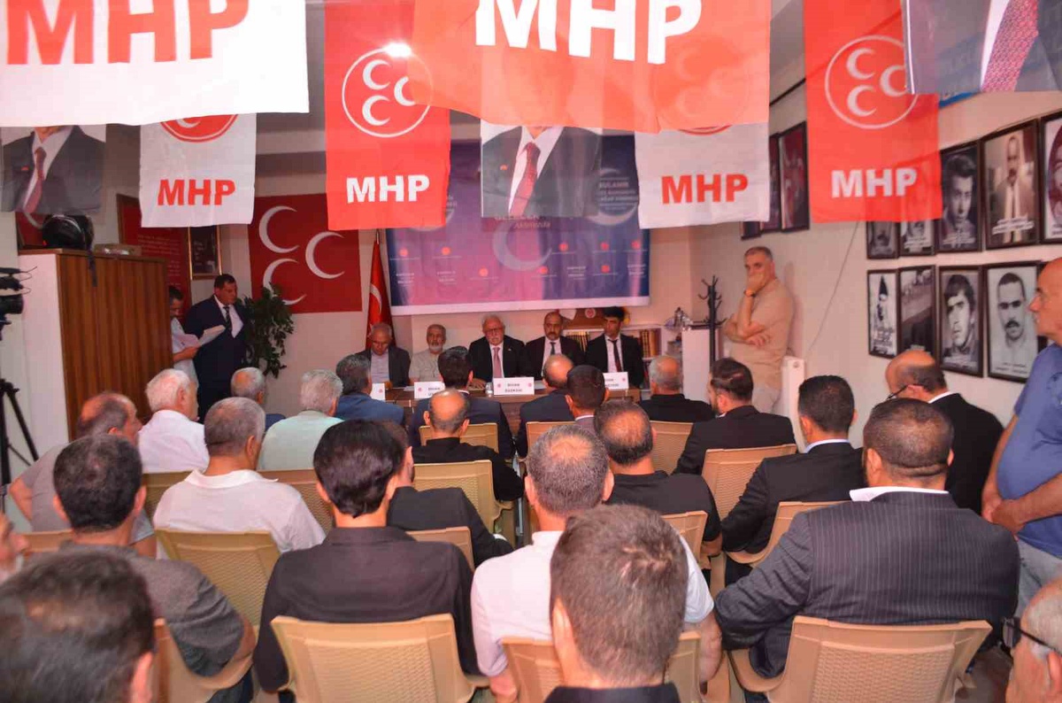 MHP Bulanık İlçe Kongresi yapıldı: Zafer Yıkılmaz güven tazeledi