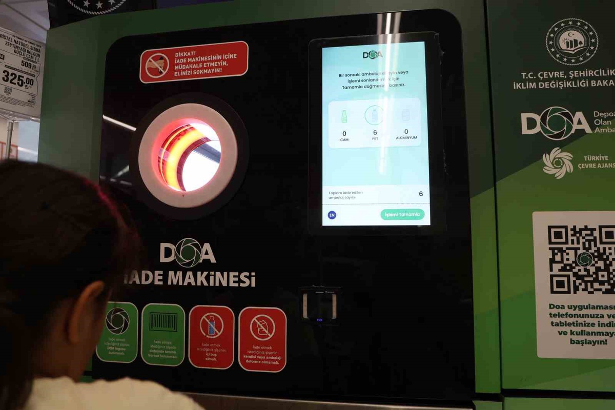 Öğrenciler Geri Dönüşümle Harçlık Kazanıyor