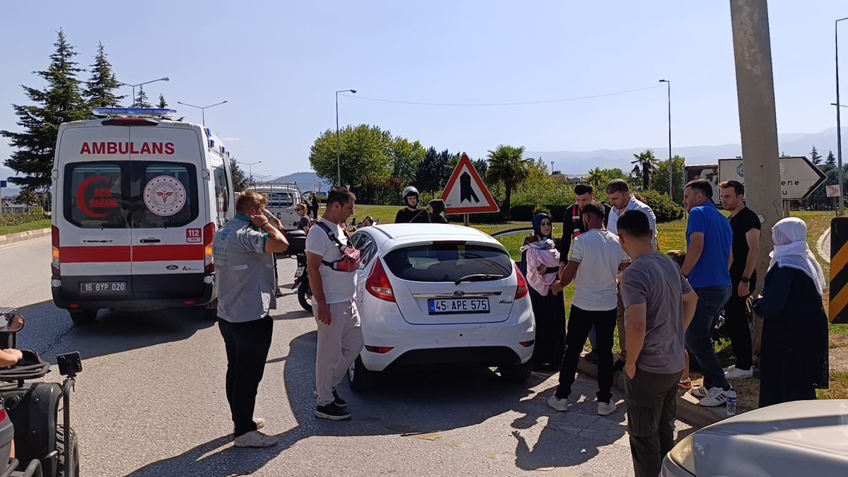 İnegöl\'de Motosiklet Kazası: Sürücü Ağır Yaralı