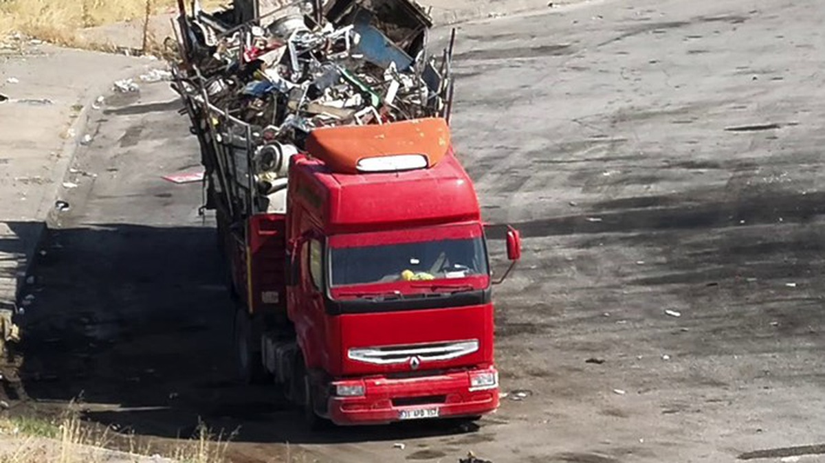 Hatay\'da Aşırı Yüklü Tır Denetimle Yakalandı