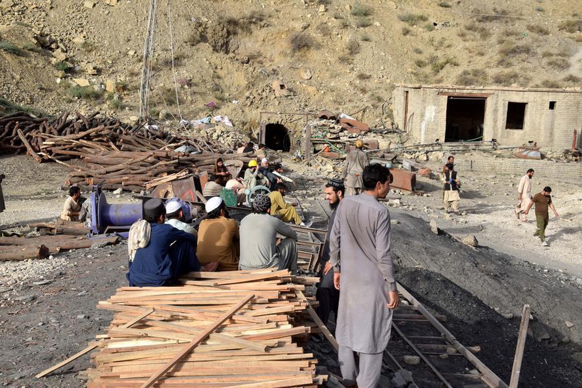 Pakistan\'da Maden Patlaması: 34 Madenci Hayatını Kaybetti