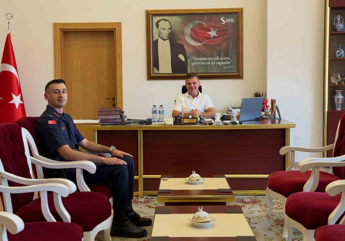 Jandarma Teğmen Akıncı\'dan Kaymakam\'a Ziyaret