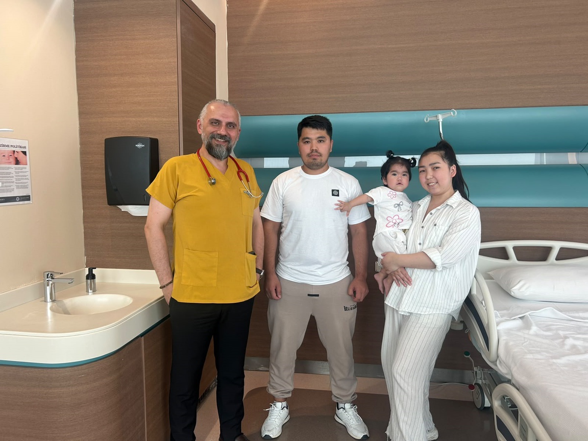 Kırgız Bebek İki Operasyonla Hayata Döndü