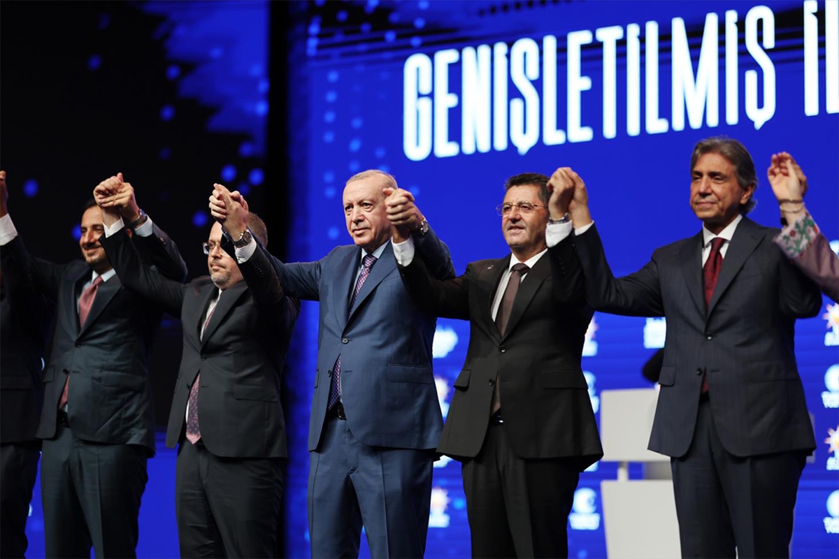 Tarih de ortaya çıktı, Ümit Dikbayır AK Parti\'ye geçiyor