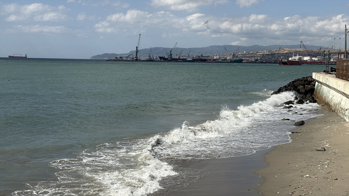 Marmara\'da Poyraz Deniz Ulaşımını Aksatıyor
