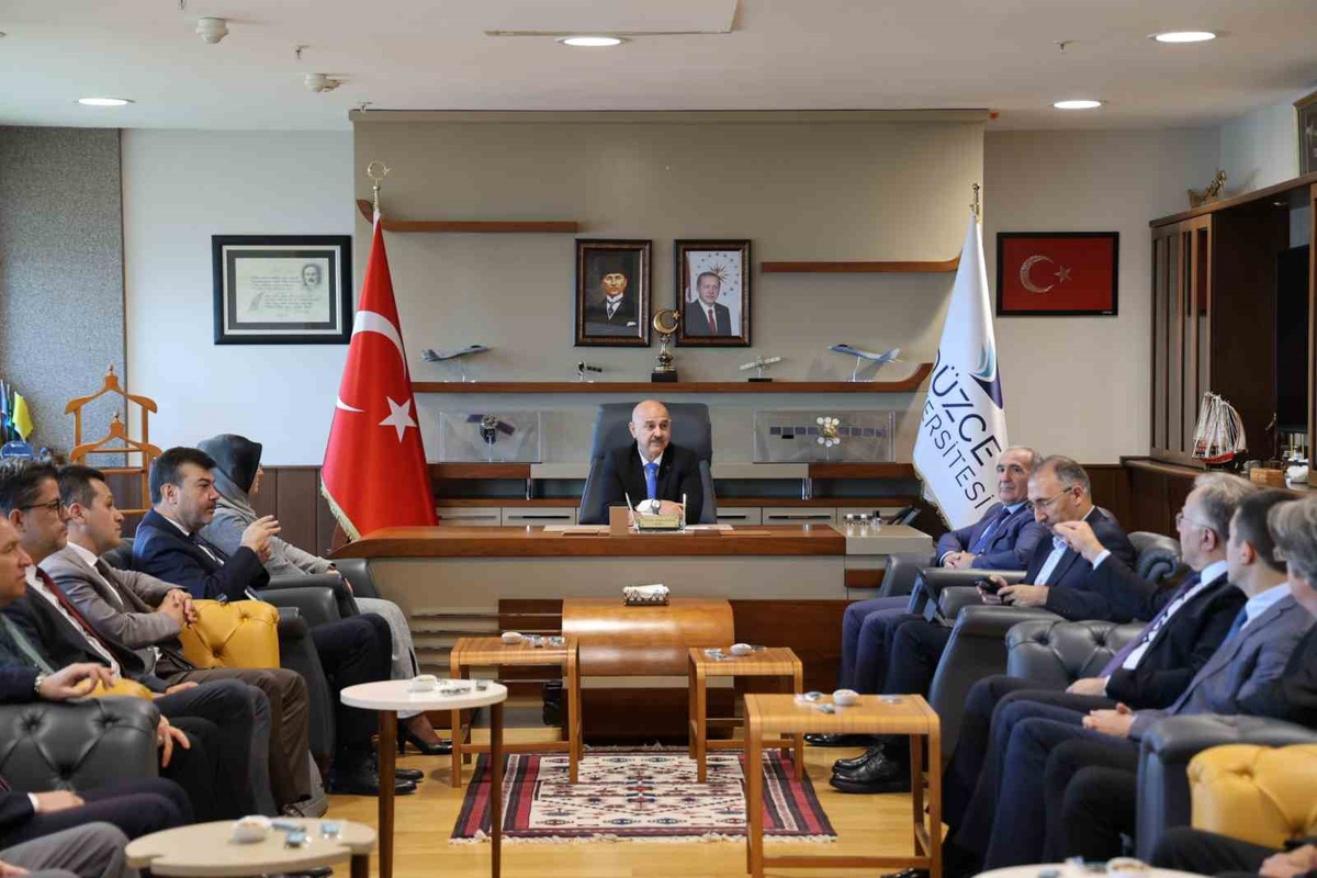Düzce Üniversitesi\'nde ÜAK Toplantısı