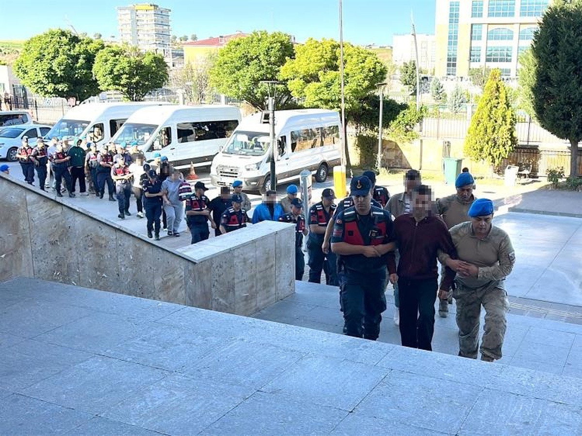 Uşak’ta belediye şirketlerinde sigortalı gösterilip Yalım’ın işletmelerinde çalışanlarına yönelik operasyonda 9 kişi tutuklandı