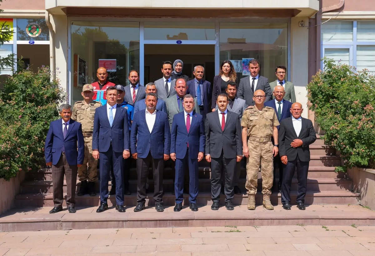 Vali Eldivan\'dan Kaymakam Ahat\'a Ziyaret