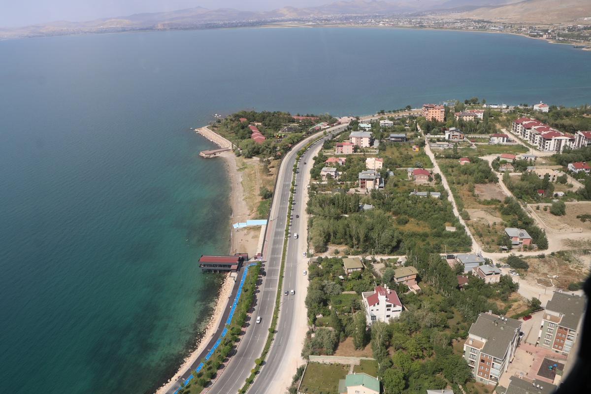 İnci Kefali Yavruları Van Gölü\'ne Dönüyor