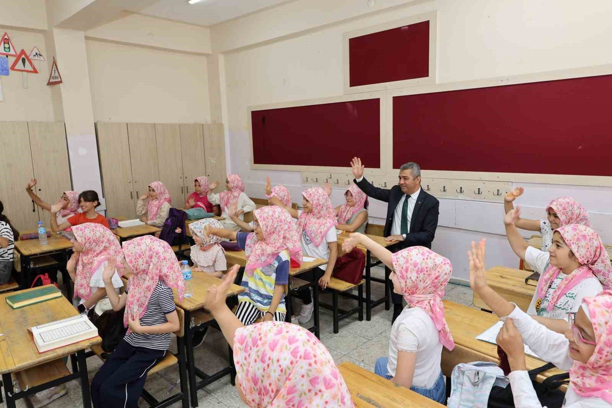 Ekici Yaz Kurslarını Ziyaret Etti